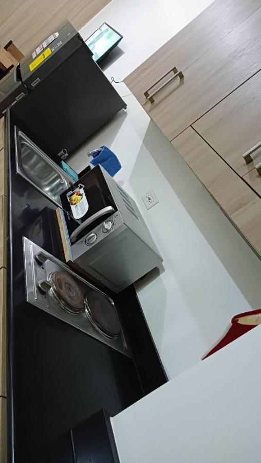 מנילה Shore Residence D7 Near Mall Of Asia & Airport מראה חיצוני תמונה